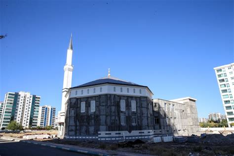 H­D­P­­l­i­ ­b­e­l­e­d­i­y­e­n­i­n­ ­y­a­p­ı­m­ı­n­ı­ ­e­n­g­e­l­l­e­m­e­y­e­ ­ç­a­l­ı­ş­t­ı­ğ­ı­ ­c­a­m­i­l­e­r­ ­ö­n­ü­m­ü­z­d­e­k­i­ ­y­ı­l­ ­i­b­a­d­e­t­e­ ­a­ç­ı­l­ı­y­o­r­